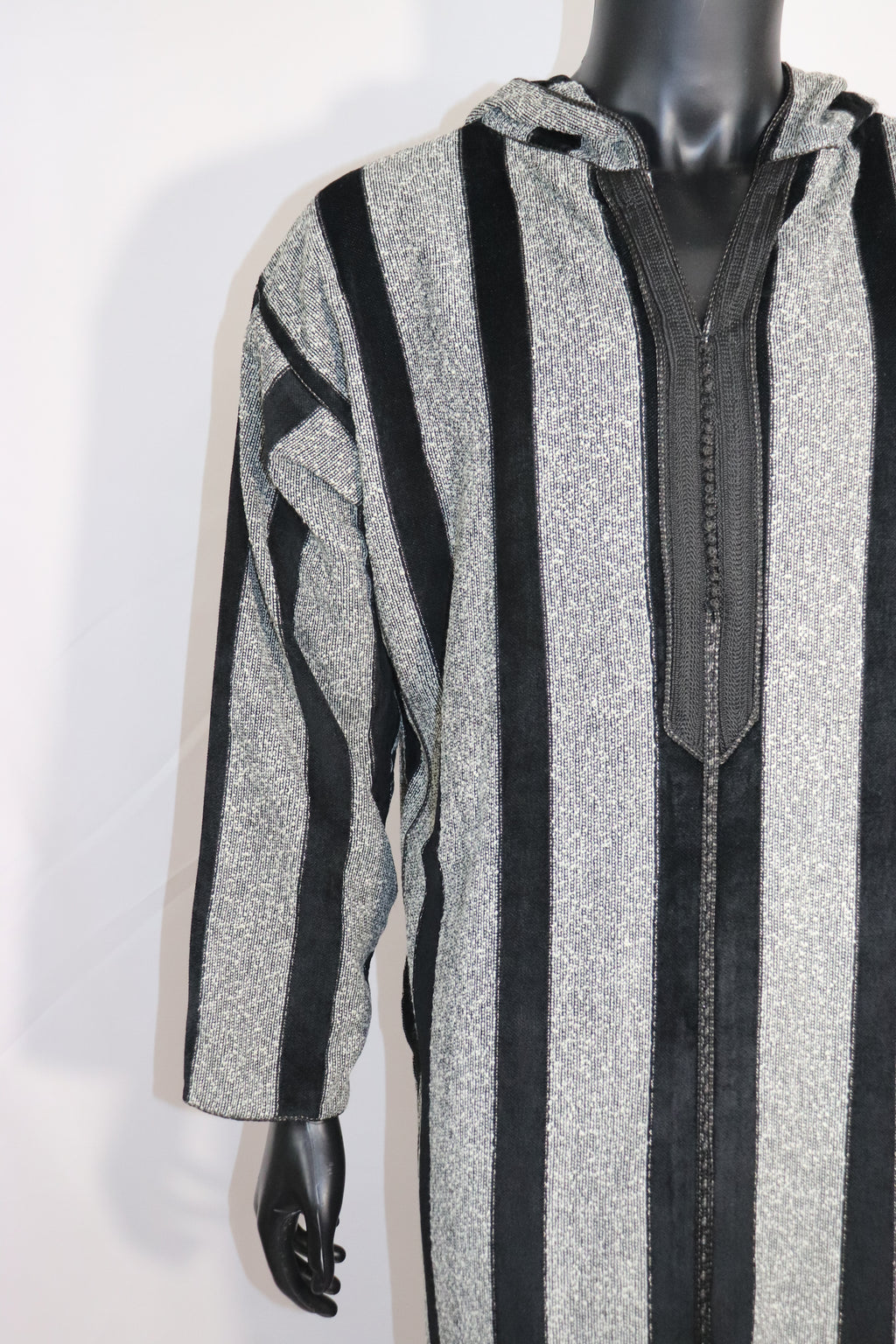 Moroccan black and gray stripe thobe