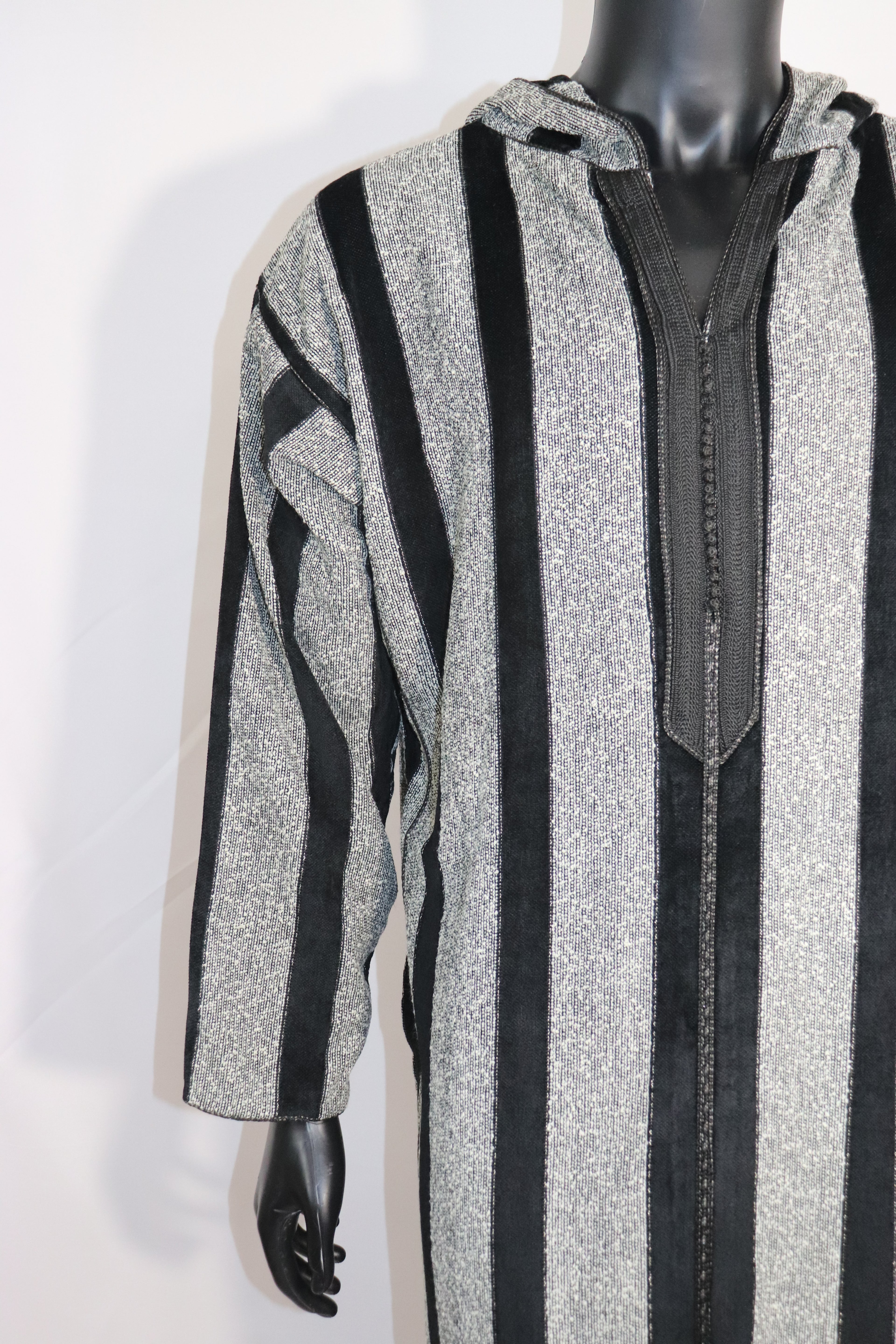 Moroccan black and gray stripe thobe