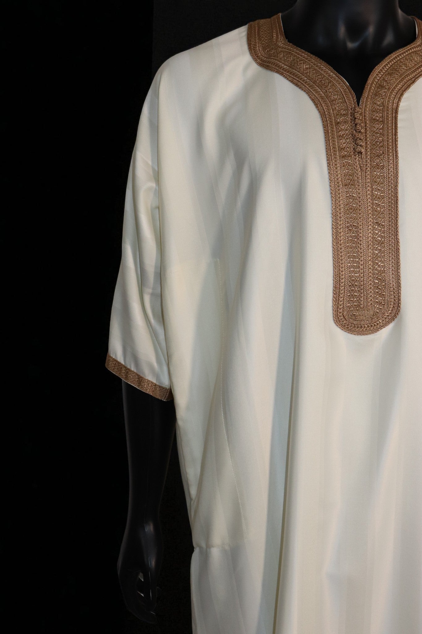 Striped Moroccan thobe with embroidery 