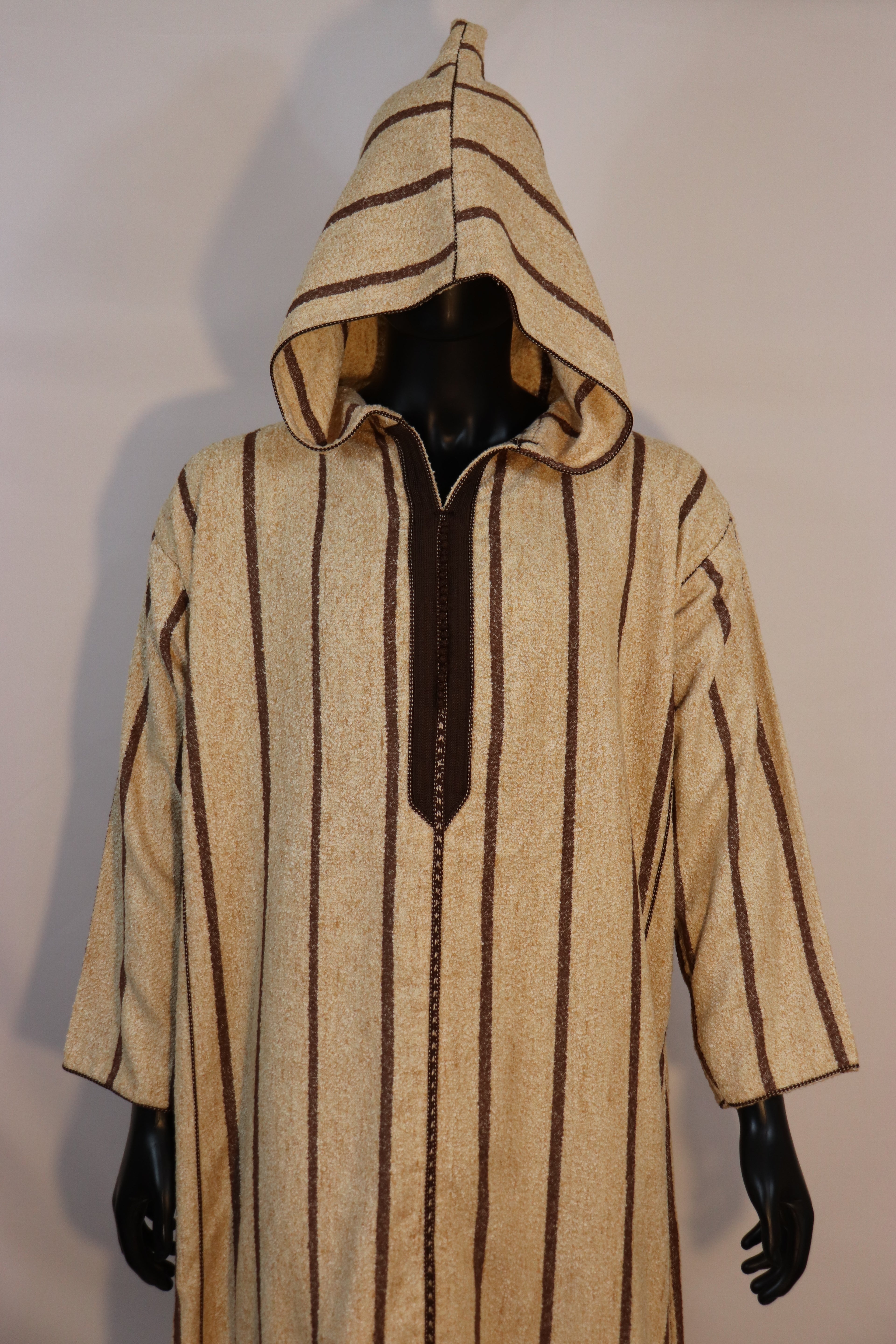 Strripped winter Thobe