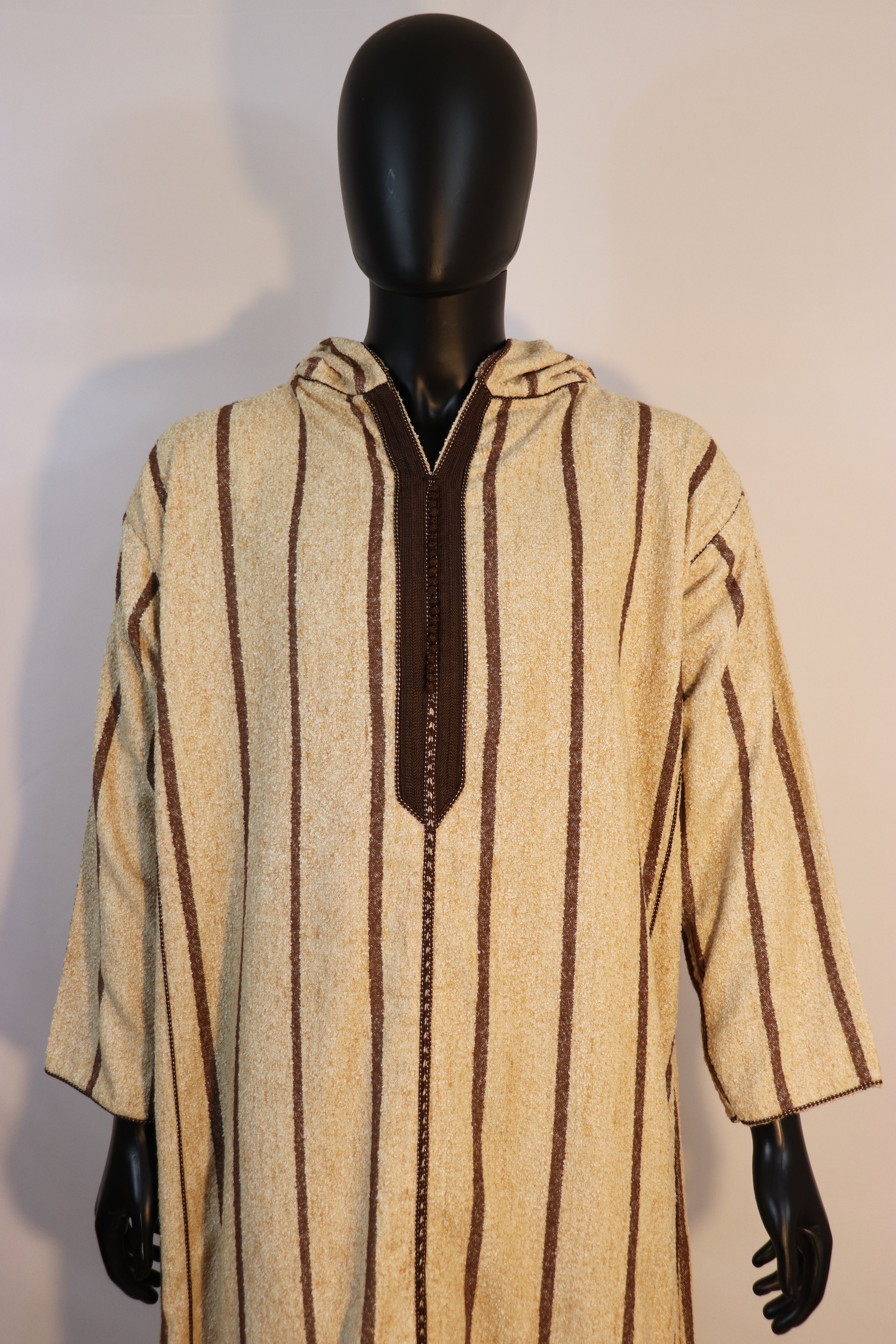 Strripped winter Thobe